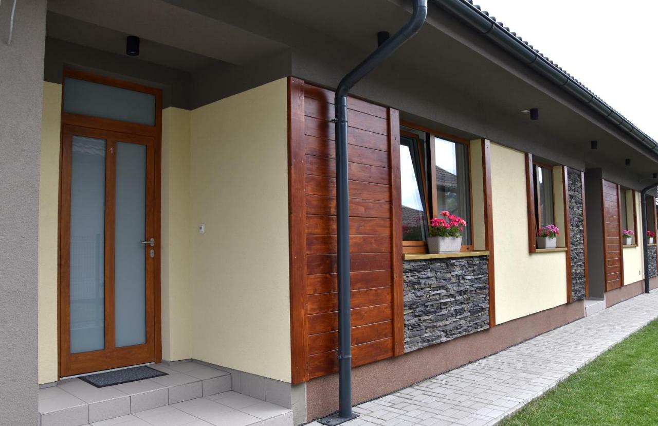 Ferienwohnung Elemir Bešeňová Exterior foto