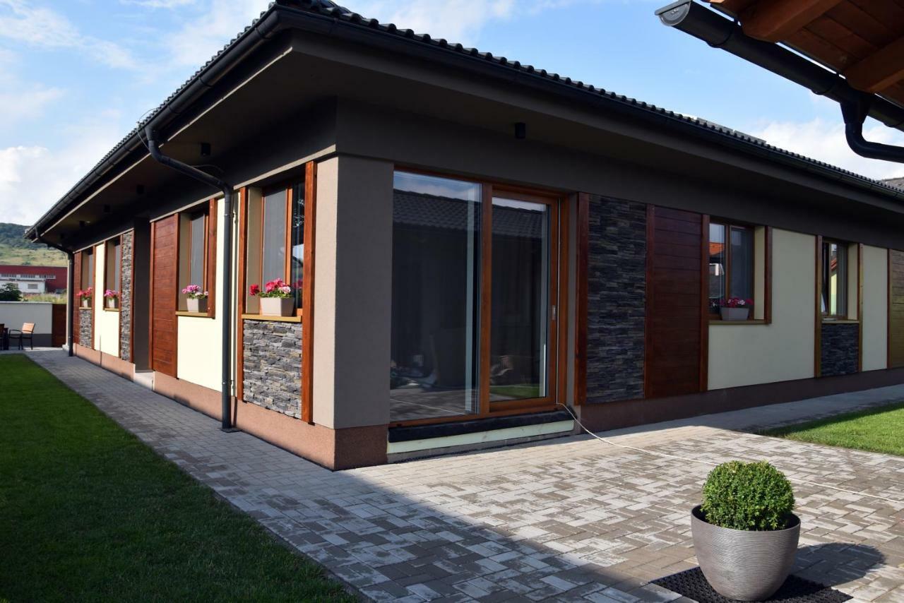 Ferienwohnung Elemir Bešeňová Exterior foto