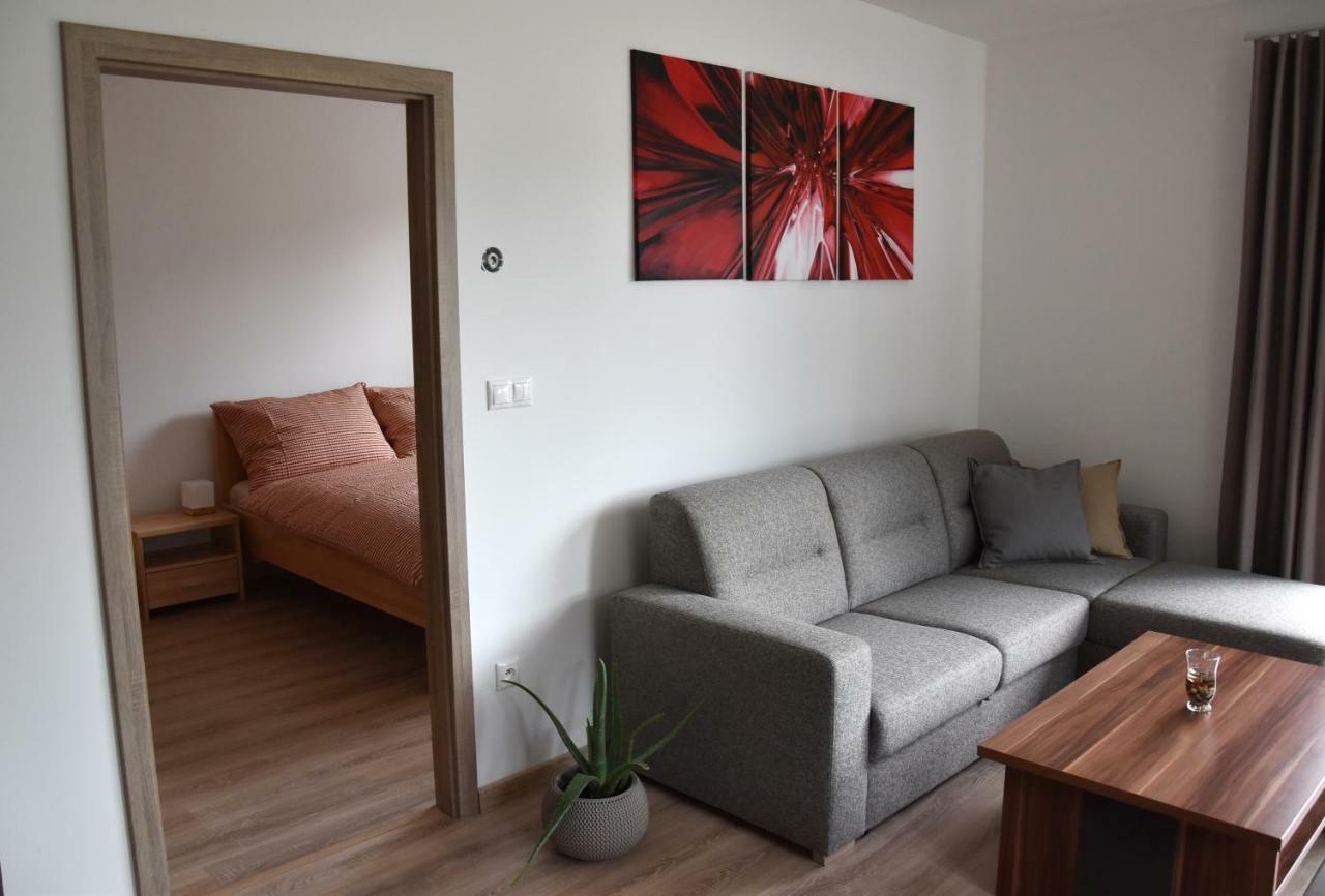 Ferienwohnung Elemir Bešeňová Exterior foto