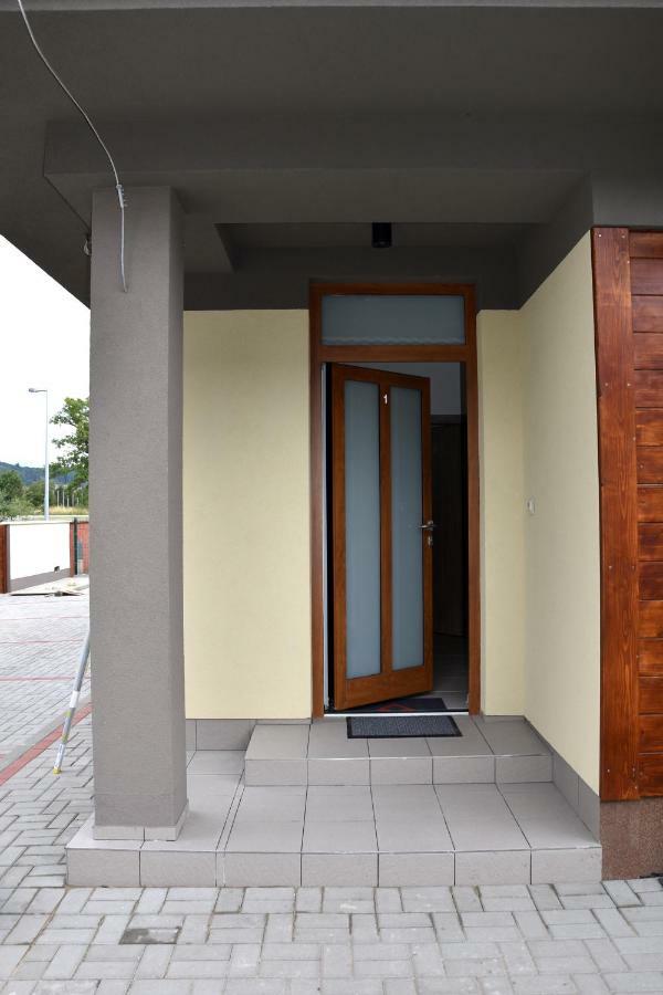 Ferienwohnung Elemir Bešeňová Exterior foto